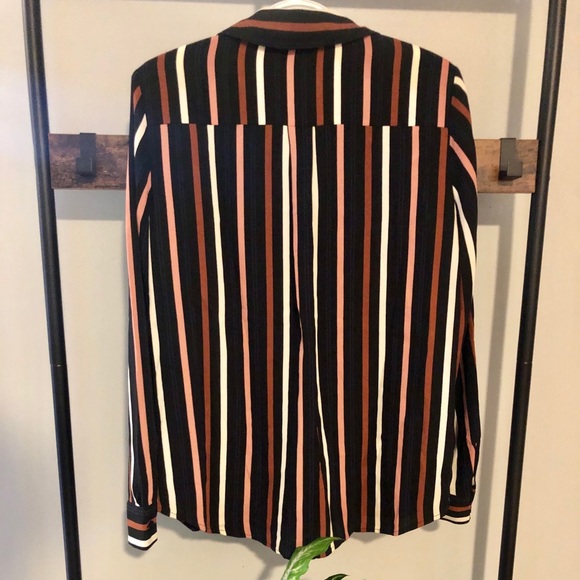 NWOT! | Halogen | Vertical Striped Blouse | Size:M - Picture 4 of 10